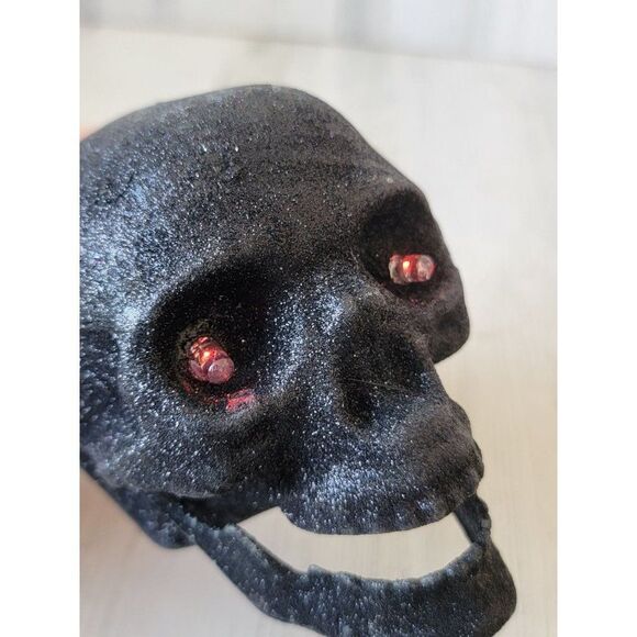 Mini black glitter skull light up prop Halloween decor - Picture 7 of 8